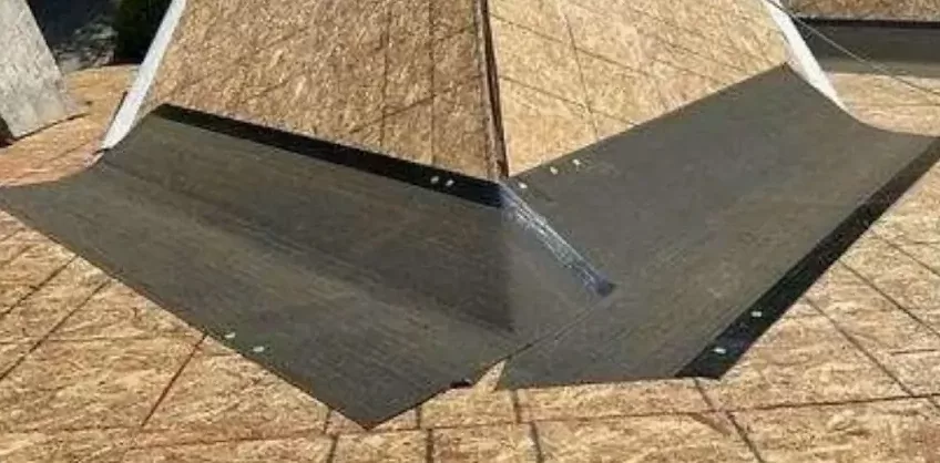 Water-protection membrane at intersecting roof valleys and a wall transition